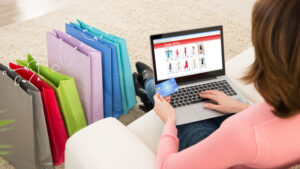 E-kaubanduses isikutuvastamise kasutamine võimaldab tagada, et kasutajad on tõesti need, kes nad väidavad end olevat. (c) Foto: Shutterstock